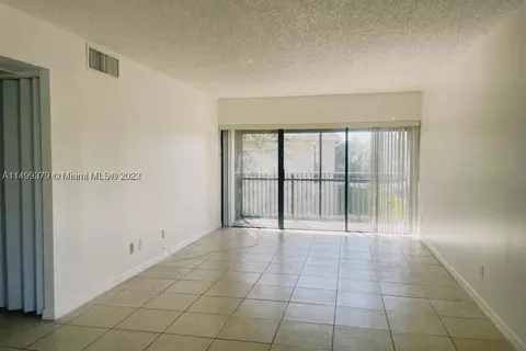 5981 Washington St #207, Hollywood, FL 33023