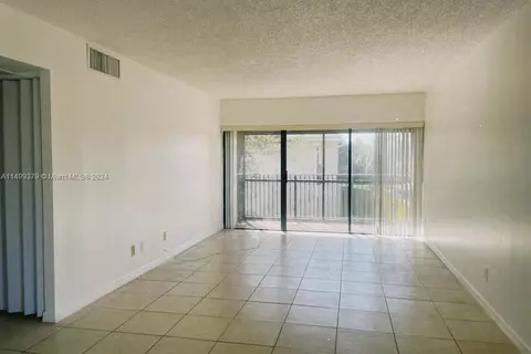 5981 Washington St #207, Hollywood, FL 33023