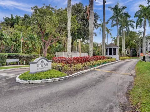 119 Royal Park Dr #2C, Oakland Park, FL 33309