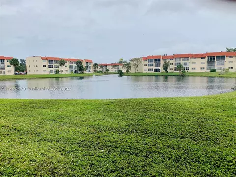 2900 W Sunrise Lakes Dr #110, Sunrise, FL 33322