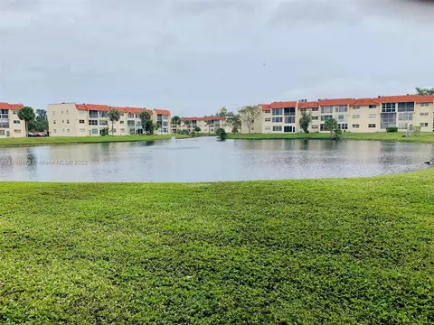 2900 W Sunrise Lakes Dr #110, Sunrise, FL 33322