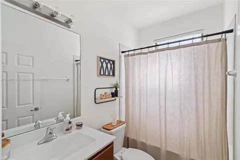 3486 W 103rd Ter, Hialeah, FL 33018 photo 25