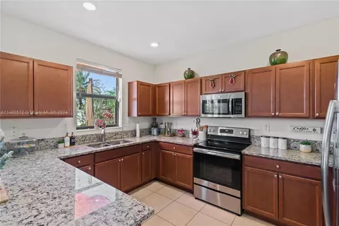 3486 W 103rd Ter, Hialeah, FL 33018 photo 9