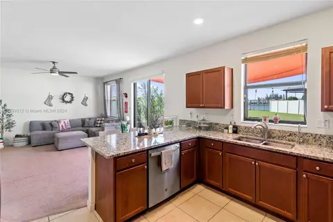 3486 W 103rd Ter, Hialeah, FL 33018 photo 11