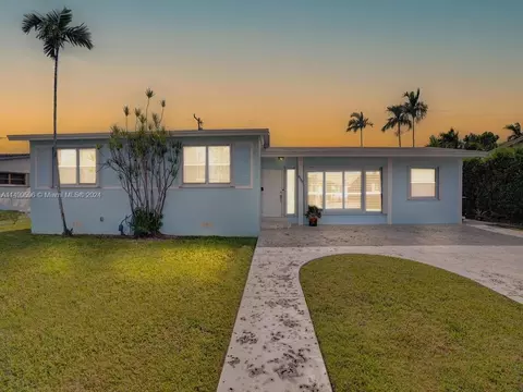 8550 SW 27th St, Miami, FL 33155