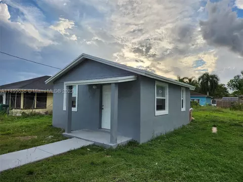 1279 NW 9th Ave, Florida City, FL 33034