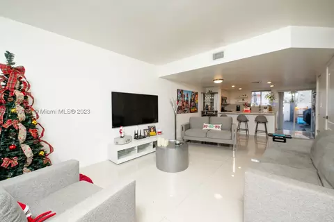 331 NW 82nd Ave #1304, Miami, FL 33126