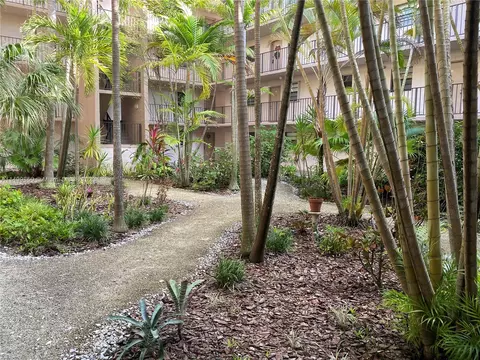 13000 SW 92nd Ave #B414, Miami, FL 33176