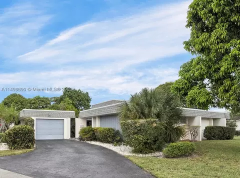 5711 S Bayberry Ln, Tamarac, FL 33319