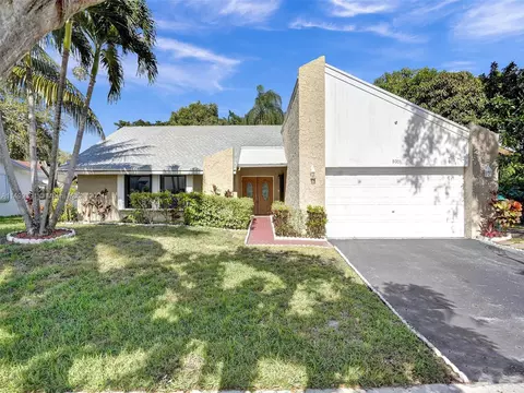 8001 NW 47th Ct, Lauderhill, FL 33351