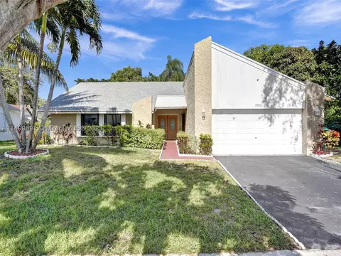 8001 NW 47th Ct, Lauderhill, FL 33351