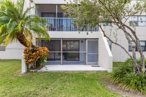 210 Lakeview Dr #107, Weston, FL 33326