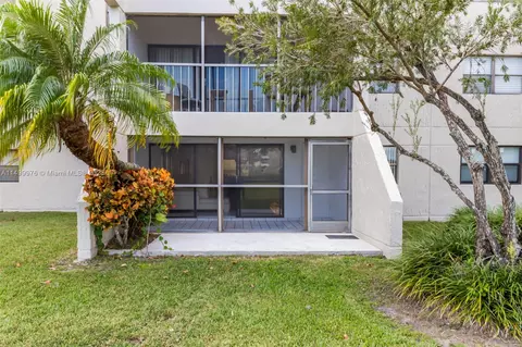 210 Lakeview Dr #107, Weston, FL 33326