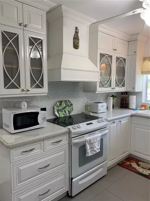 1100 Atlantic Shores Blvd #405, Hallandale Beach, FL 33009
