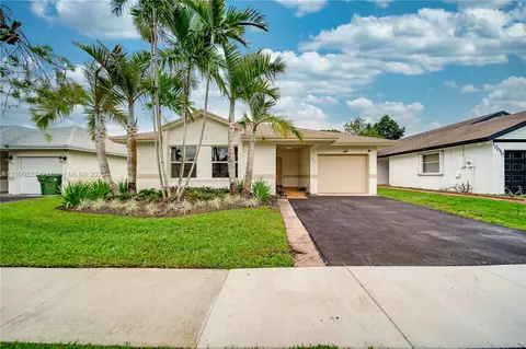 10040 SW 12th St, Pembroke Pines, FL 33025