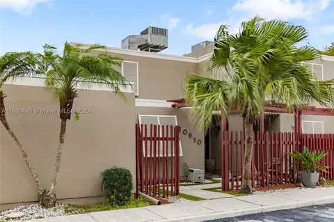 10910 Cedar Ln, Pembroke Pines, FL 33026