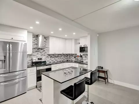 20291 NE 30th Ave #PH08, Aventura, FL 33180