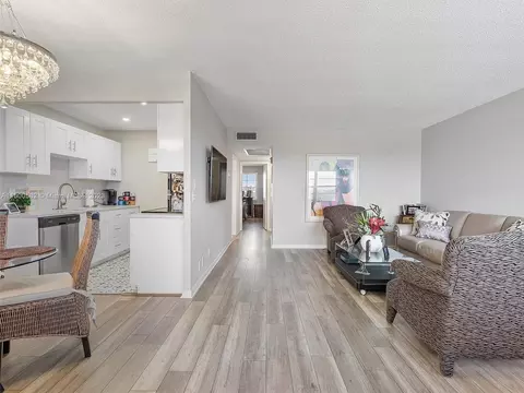 4027 Guildford B #4027, Boca Raton, FL 33434
