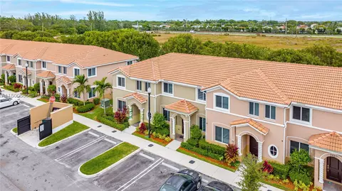 2459 SE 10th St #1, Homestead, FL 33035
