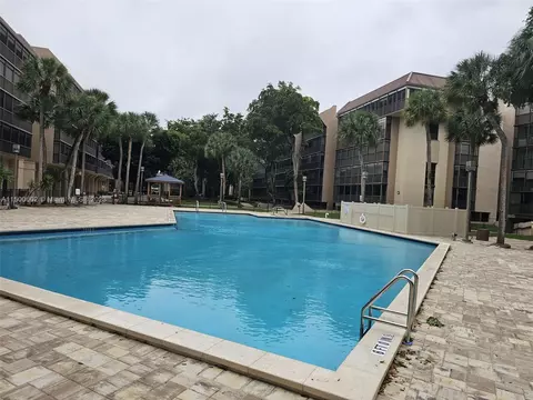 2802 N 46th Ave #B219, Hollywood, FL 33021