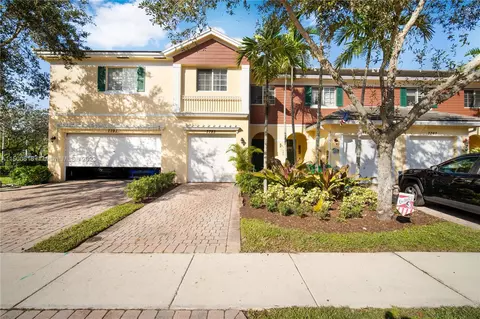 7783 Deercreek Ct, Davie, FL 33328