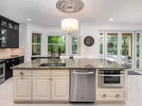 633 Honeysuckle Ln, Weston, FL 33327