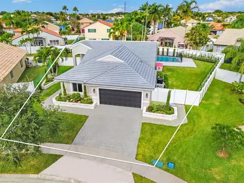 370 SW 164th Ave, Pembroke Pines, FL 33027