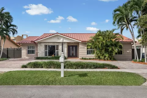 2450 SW 102nd Pl, Miami, FL 33165