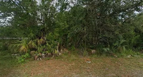 810 Highland Ave, Lehigh Acres, FL 33972