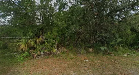 810 Highland Ave, Lehigh Acres, FL 33972