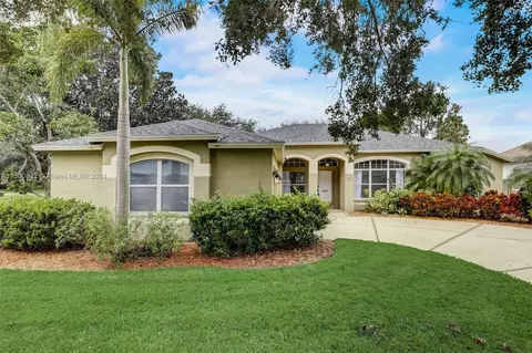 6702 Brighton Park Dr, Apollo Beach, FL 33572
