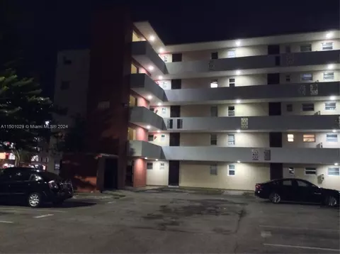 1700 NE 191st St #304, Miami, FL 33179