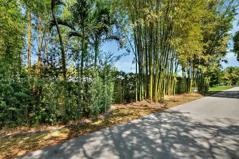 8845 SW 161st St, Palmetto Bay, FL 33157