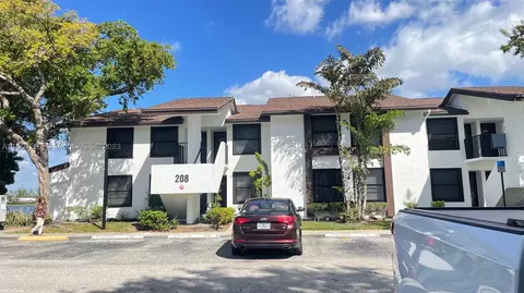 208 Lake Pointe Dr #102, Oakland Park, FL 33309