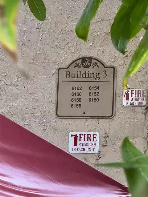 6162 SW 68th St #13, South Miami, FL 33143