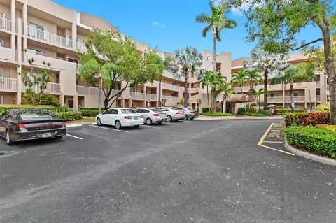 7605 Granville Dr #103, Tamarac, FL 33321