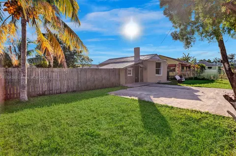 1268 NW 75th St, Miami, FL 33147
