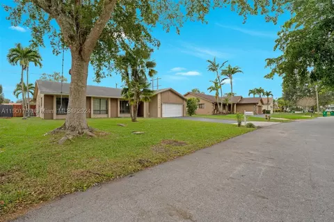 11710 S Island Rd, Hollywood, FL 33026