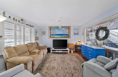 1631 NW 46th Ave #124, Lauderhill, FL 33313