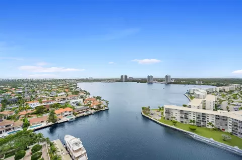 1000 W Island Blvd #2111, Aventura, FL 33160