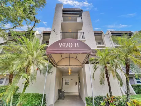 9230 Lagoon Pl #415, Davie, FL 33324