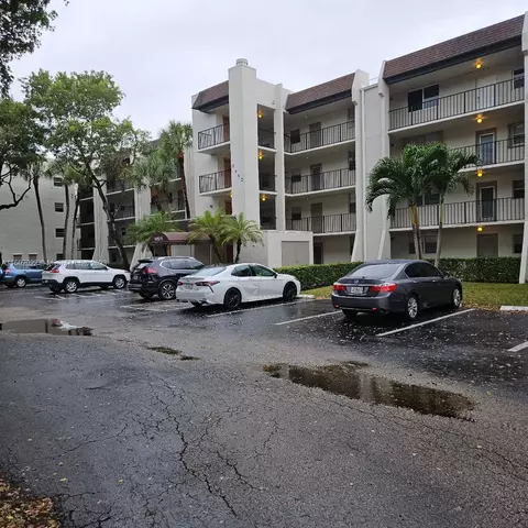 9450 Poinciana Pl #305, Davie, FL 33324
