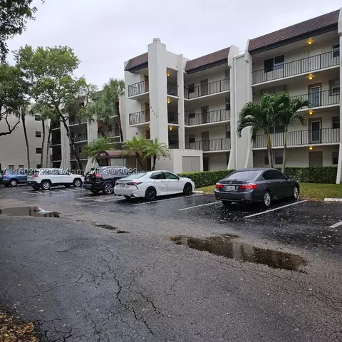 9450 Poinciana Pl #305, Davie, FL 33324