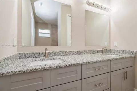 Bath - 107 Bethlehem, La Belle, FL 33935 photo 2 of 3