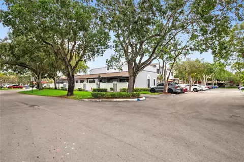 11608 NW 11th St, Pembroke Pines, FL 33026