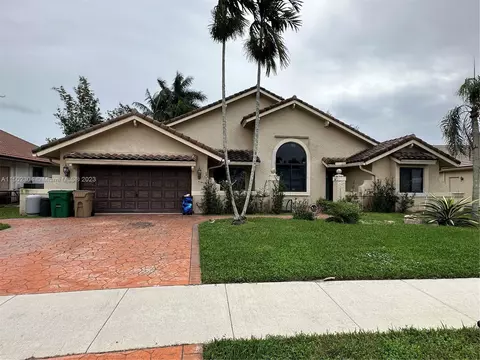 9192 N Southern Orchard Rd N, Davie, FL 33328