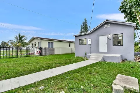 2228 NW 51st St, Miami, FL 33142
