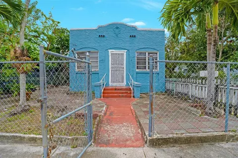 564 NE 61st St, Miami, FL 33137