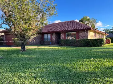 10682 NW 7th Pl, Coral Springs, FL 33071