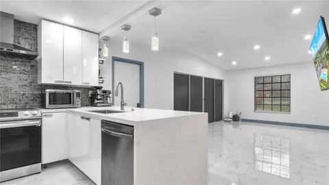 9290 E Fern Ln, Miramar, FL 33025